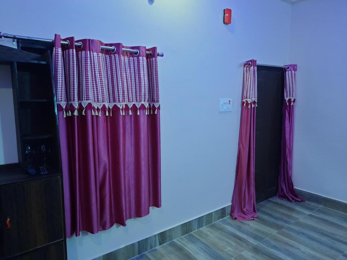 Hotel Blue Diamond Bahraich ภายนอก รูปภาพ
